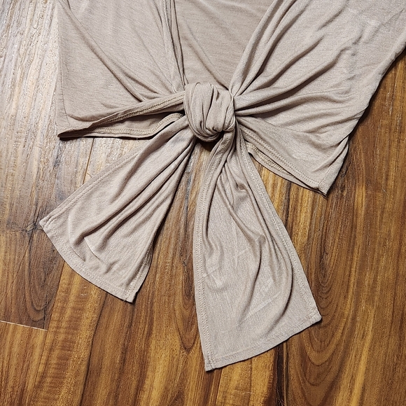 NWOT Brit&Bri Kahki Flowy Tie Half Sleeve Top Size Small - Picture 5 of 5